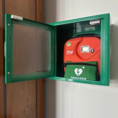 Defibrylator AED w&nbsp;PAN Bibliotece Kórnickiej